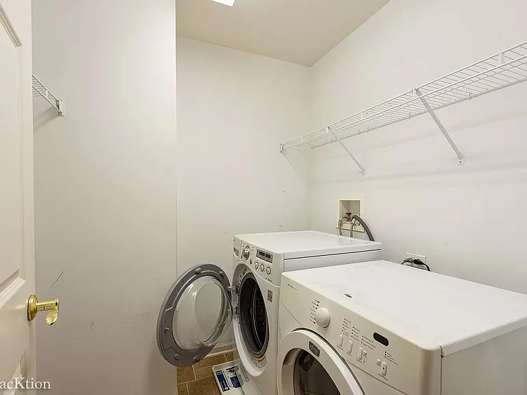 1584 Yellowstone Dr — Photo 12