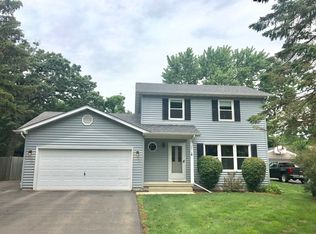 2016 W Indian Ridge Dr, McHenry, IL 60051