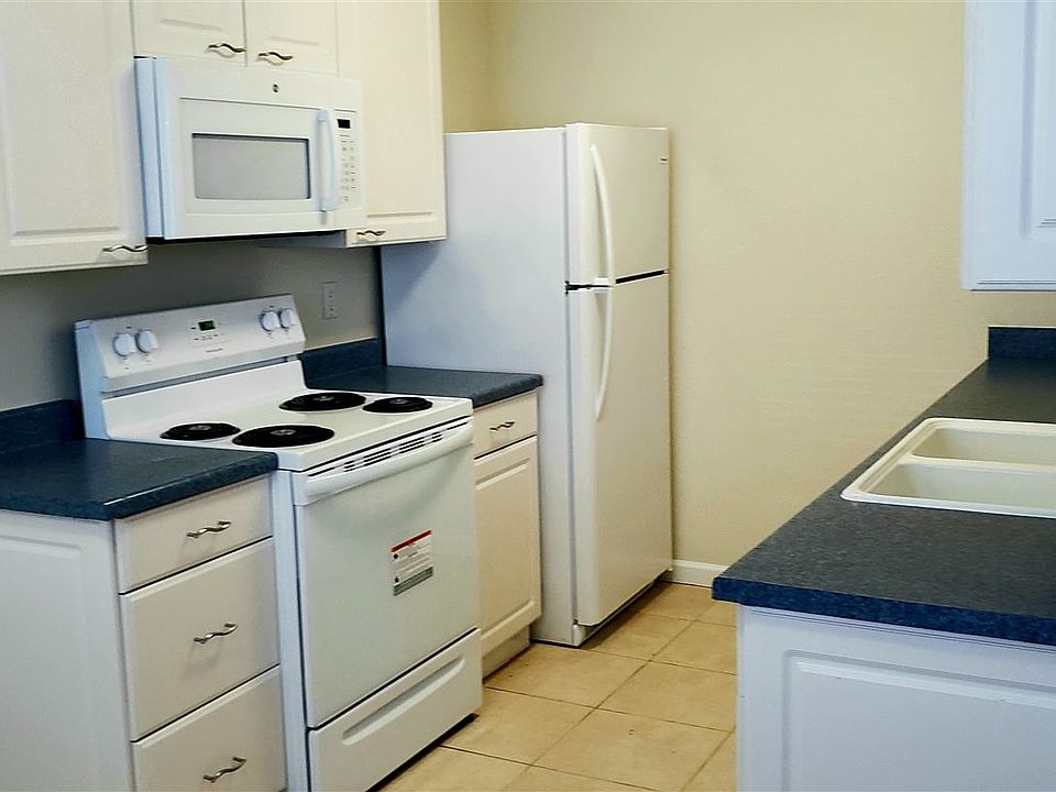 Bright Shiny Super Clean Kitchen!