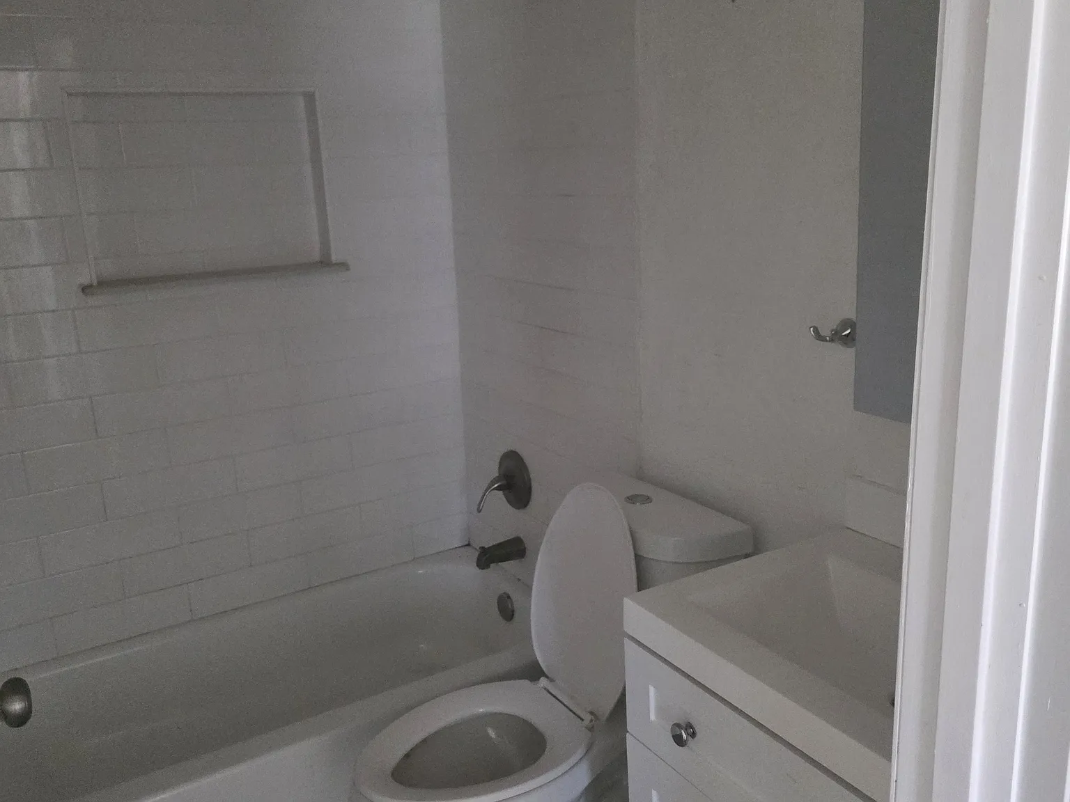 2 bed, 890 sqft, $1,350 — Photo 4