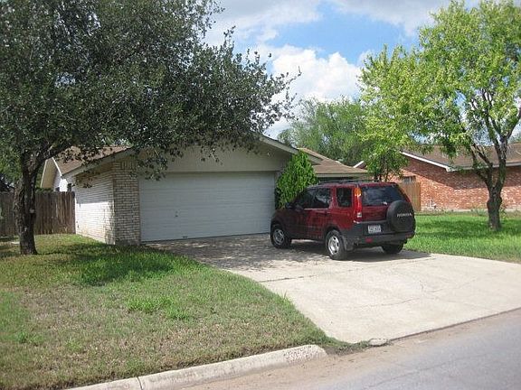 3rd image of 413 E Hibiscus Ave