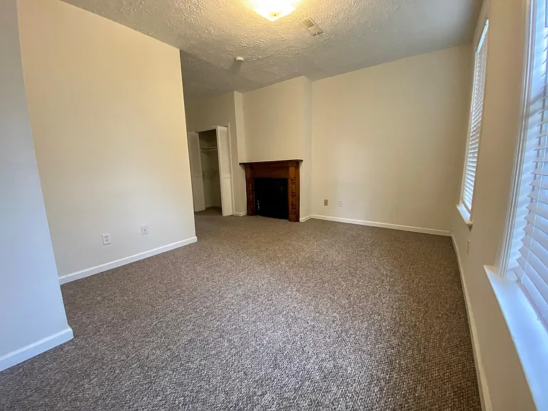 200 W Maple St #2 — Photo 6