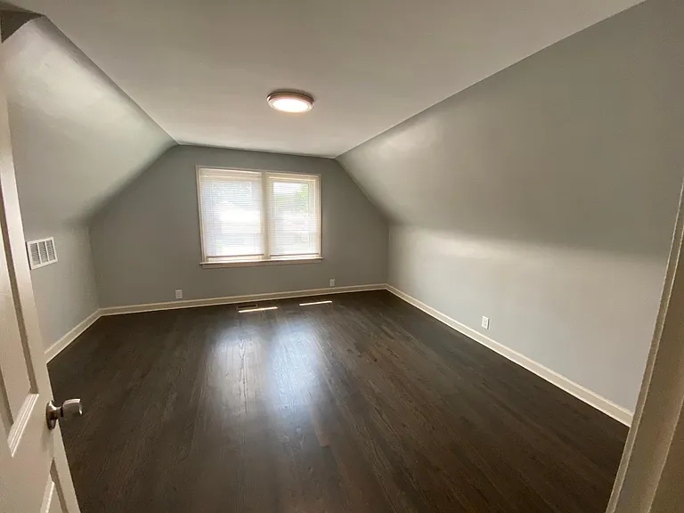 10126 S Clifton Park Ave — Photo 8