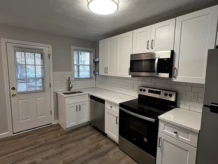 110 Leeds St — Photo 2