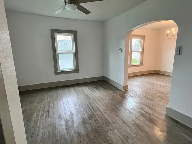211 Columbia St — Photo 4