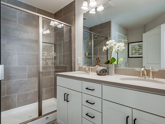 Jackson Primary Bathroom