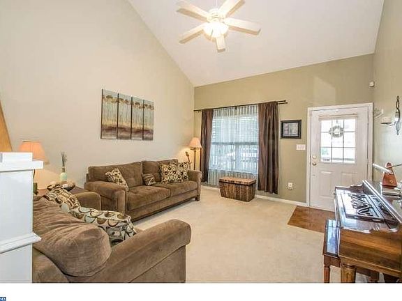 5th image of 615 Warren Dr