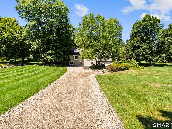3rd image of 13 Woodchuck Hill Road