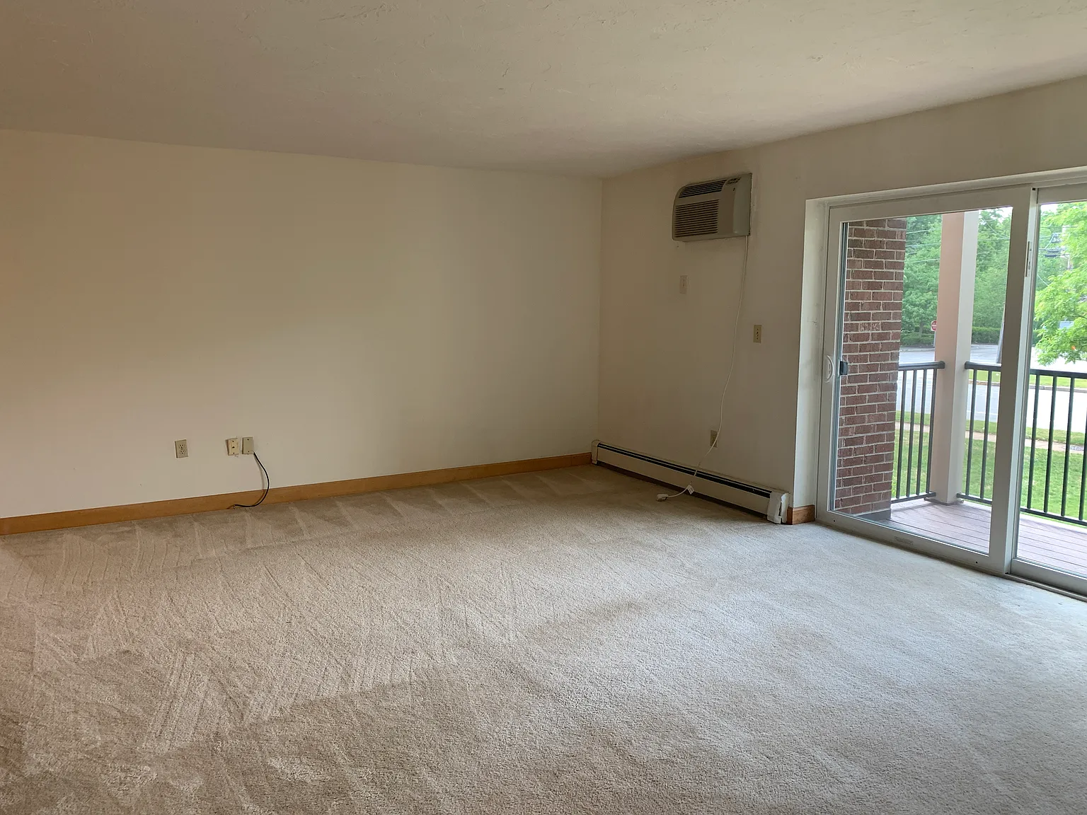 1 bed, 990 sqft, $2,425 — Photo 2
