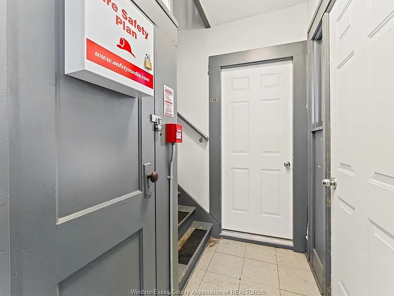 890 Howard Ave — Photo 20