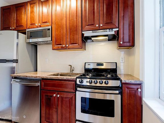 4th image of 482 Hudson St #4A