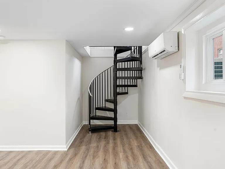 1036 Seymour Ave #B — Photo 6