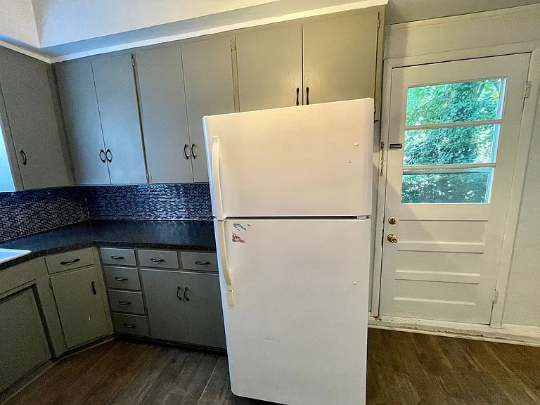 1645 E Cherry St — Photo 8