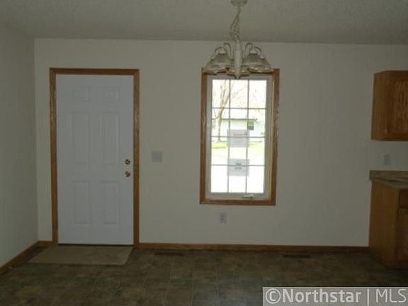 4th image of 10925 Yukon St NW