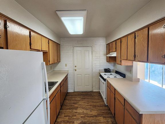 4th image of 8521 N 37TH Avenue