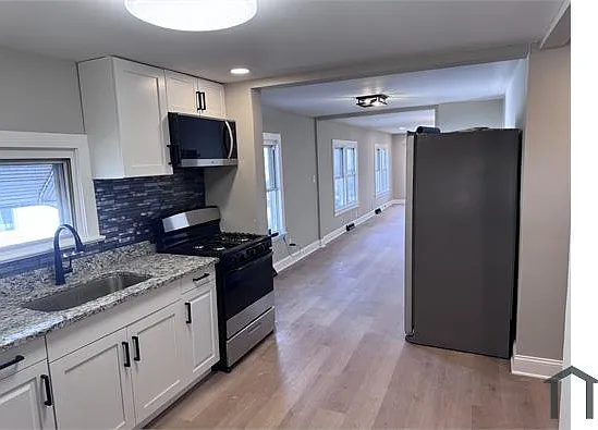 588 Summit St — Photo 2