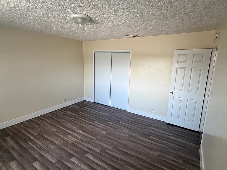 11002 S Grevillea Ave #9 — Photo 3