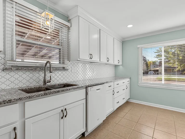 2215 Rowland Ave — Photo 12