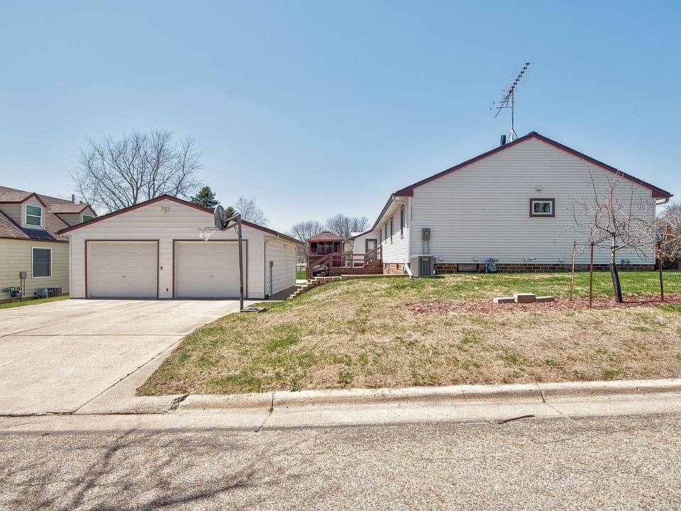 939 8th St, Sibley, IA 51249 Zillow