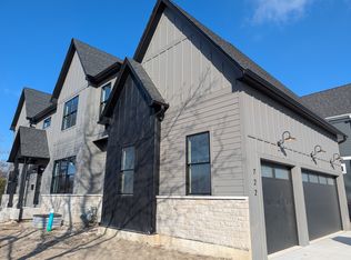 722 S Berkley Ave, Elmhurst, IL 60126