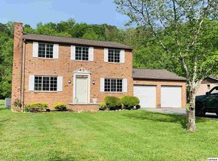 2679 High Valley Dr, Pigeon Forge, TN 37863