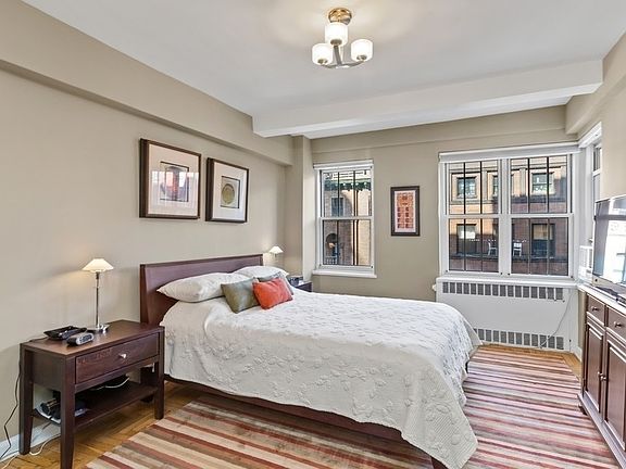 4th image of 320 W 76th St APT 5D