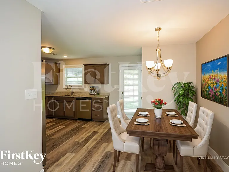 1086 Whitney Dr — Photo 6