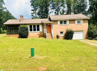 301 Dixon St, Clinton, SC 29325