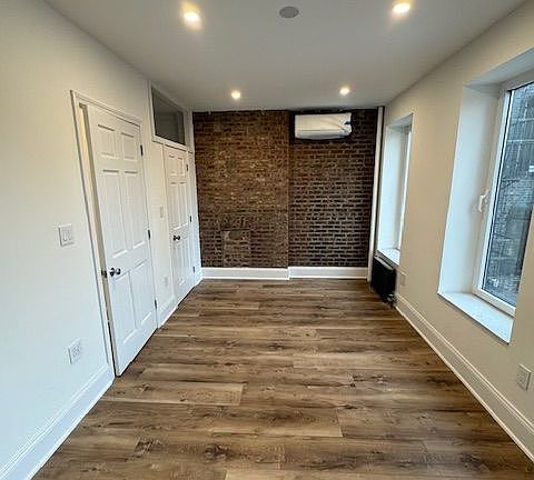 4th image of 93 Orchard St APT 3