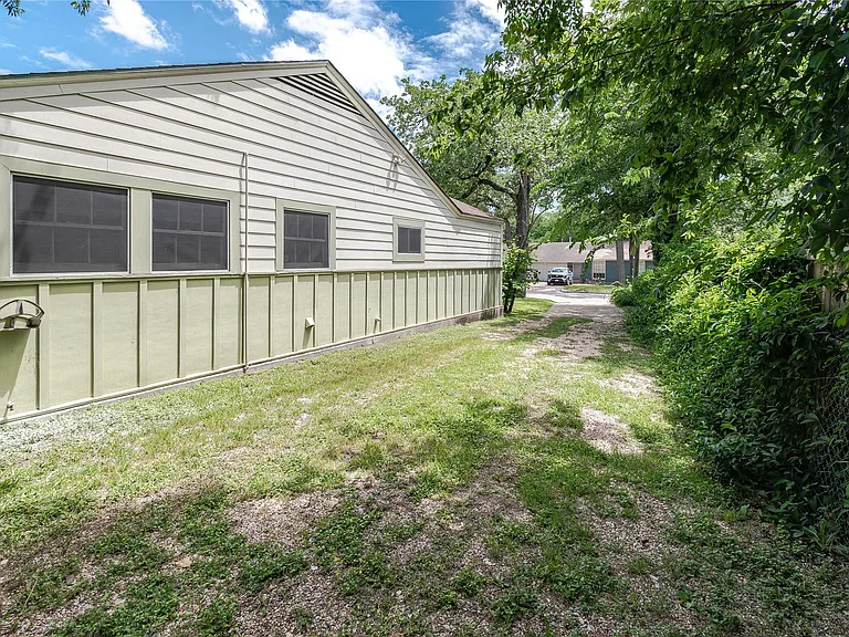 1202 Norwood Rd — Photo 37