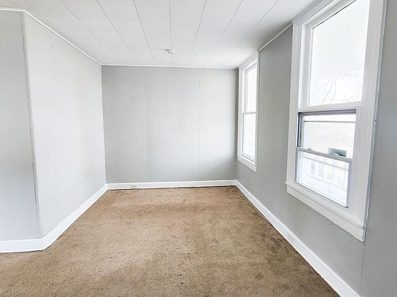 5th image of 9216 Vineyard Ave