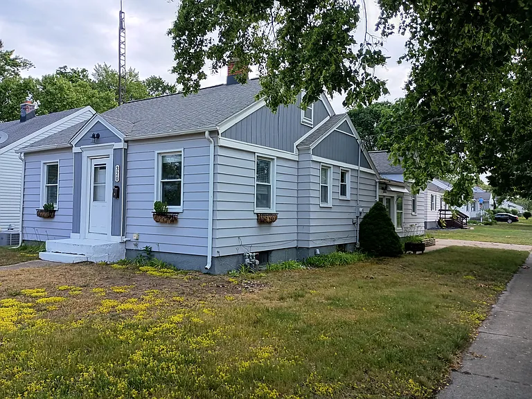 320 S Griffin St — Photo 2