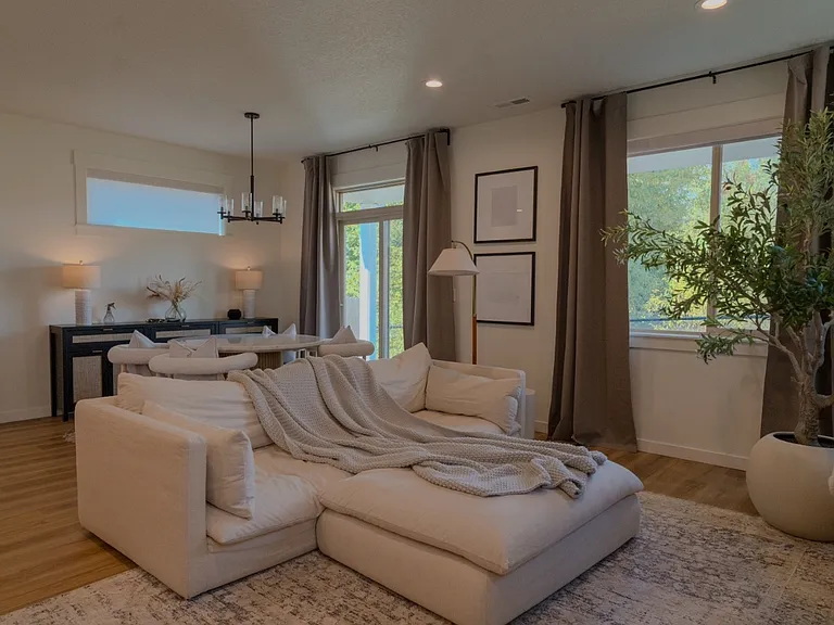 6908 N Madison Cir — Photo 4