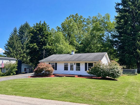 5th image of 27 Broughton Dr