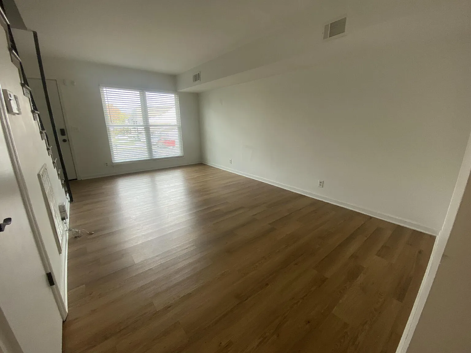2 bed, 1.5 bath, 1050 sqft, $2,000 — Photo 4