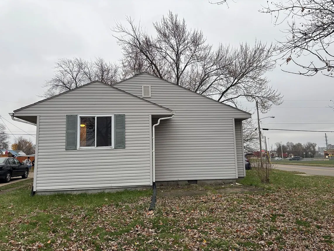 Building Photo - 1820 Midway Ave NE