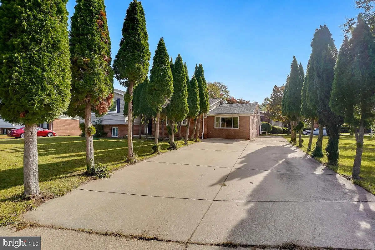 6 bed, 4.0 bath, 2163 sqft, $4,500 — Photo 3