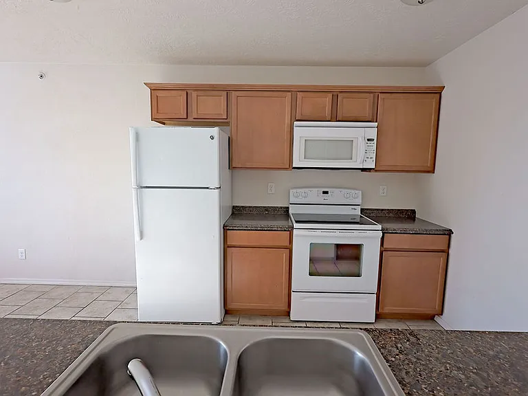 257 Robbins Ave — Photo 7