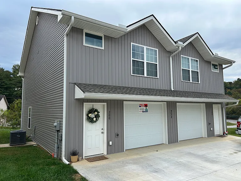 252 Keswick Dr — Photo 2
