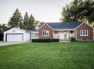 4855 S 68th St, Greenfield, WI 53220