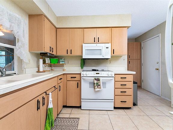 4th image of 1652 Whitehead Dr #720