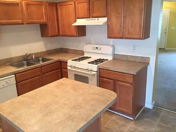 3rd image of 7941 Shadow Oak Dr