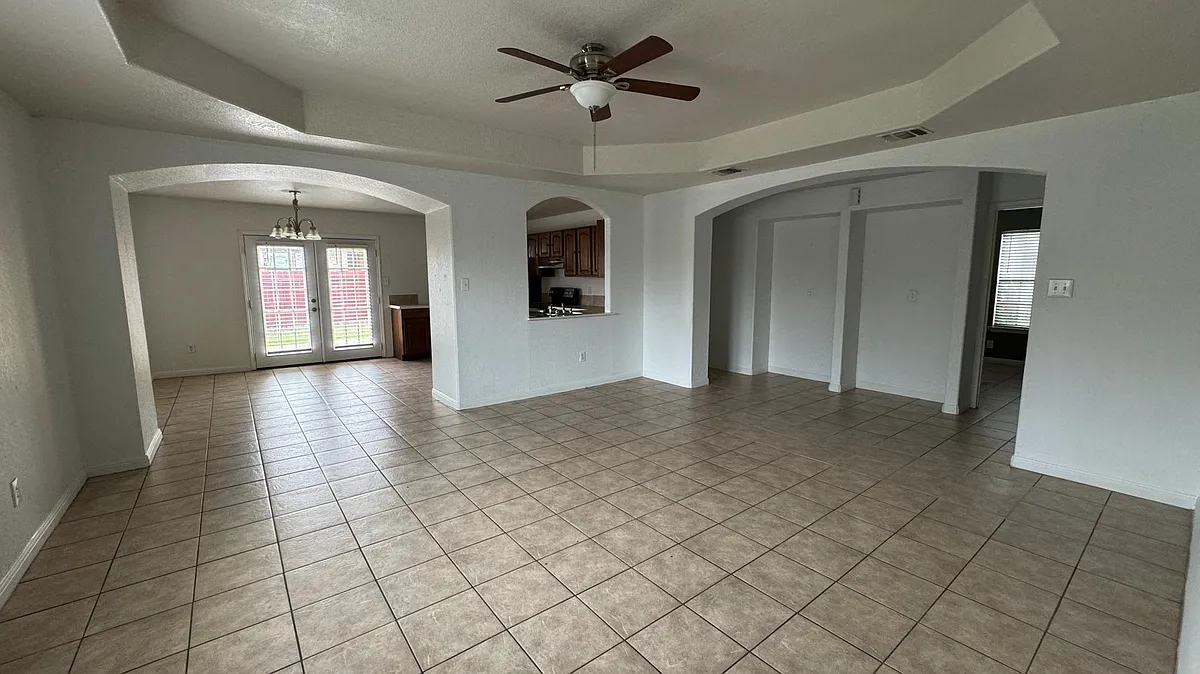 Building Photo - 3455 Reforma Dr