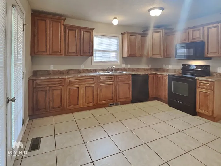5574 S Lexington Ave — Photo 8