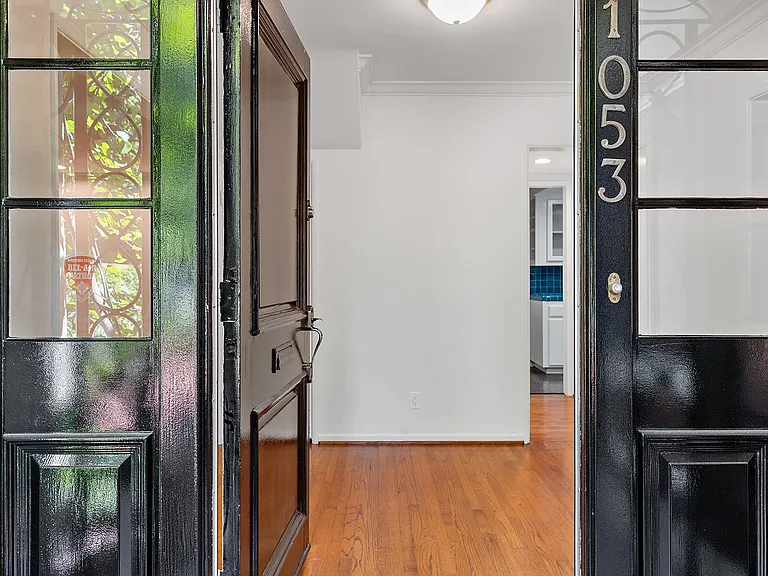 11053 Strathmore Dr — Photo 4