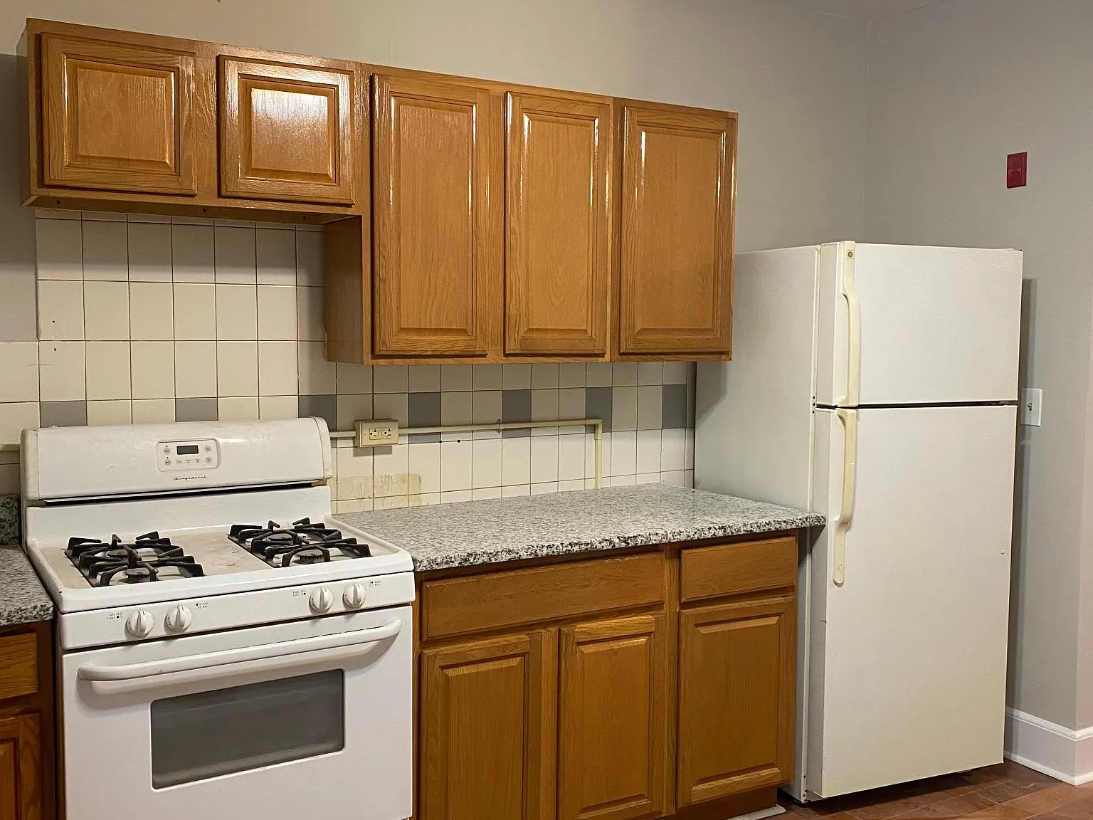 742 Carpenter St — Photo 2