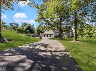 1101 Deerfield Ln, Doylestown, PA 18901