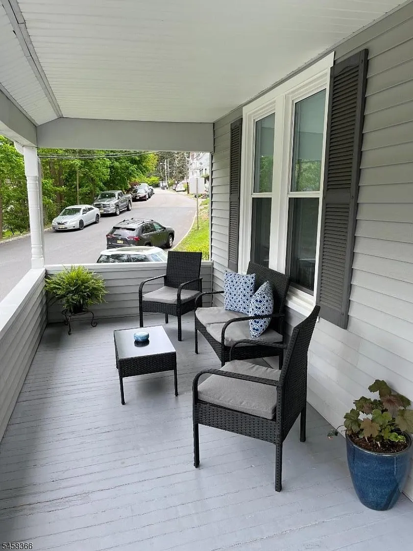 2 bed, 1.0 bath, $2,850 — Photo 2