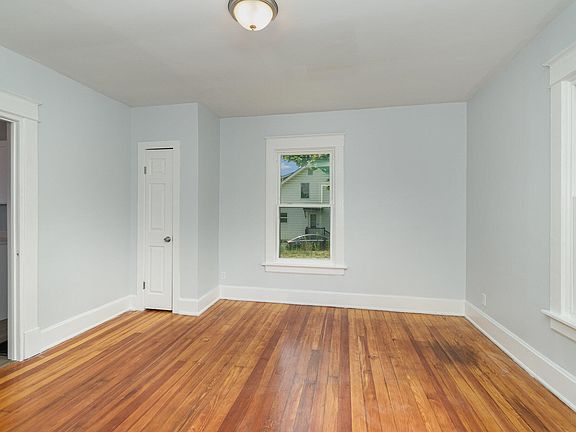 4th image of 12 High School Ct