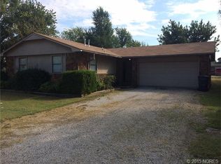 210 S Maple St, Oologah, OK 74053